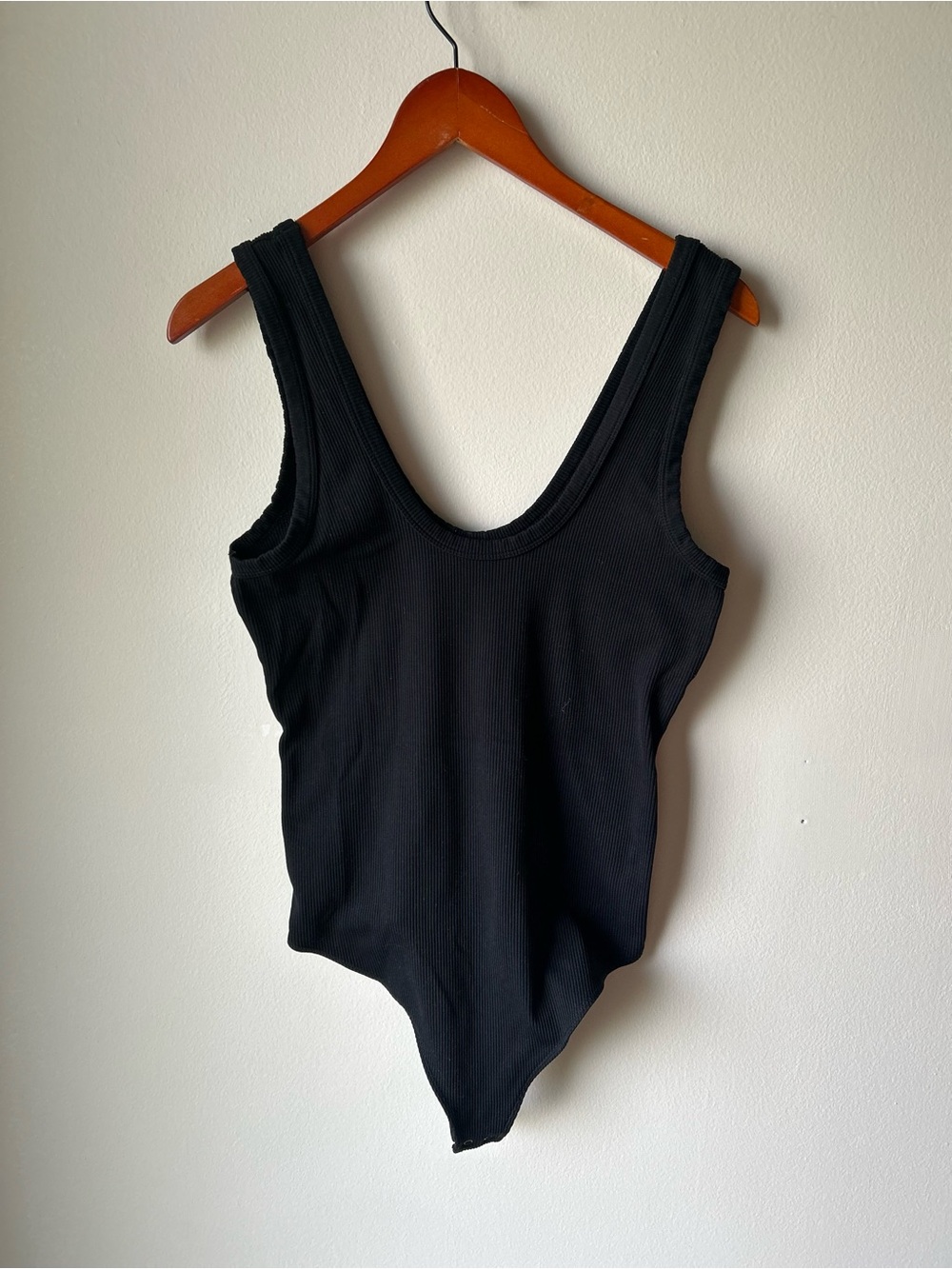 ABERCROMBIE & FITCH Black Ribbed Scoop Neck Bodysuit Size Large - Picture 2 of 8